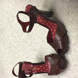 Chinese laundry Brown sandals with button strap